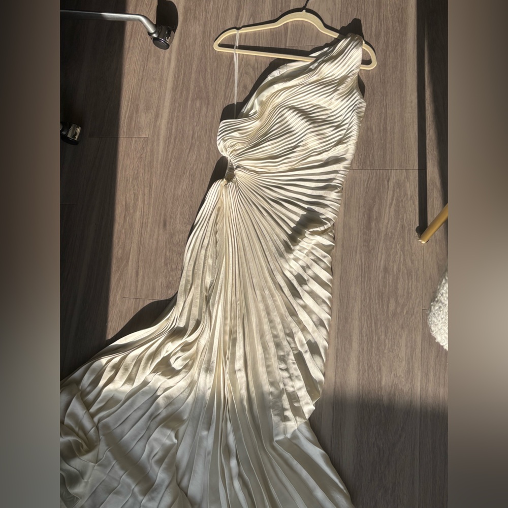 Elegant Pleated Cream Skirt